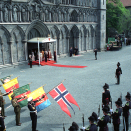 His Majesty The King's Guard greets the King and Queen outside Nidaros cathedral (Photo: Gorm Kallestad NTB / Scanpix)